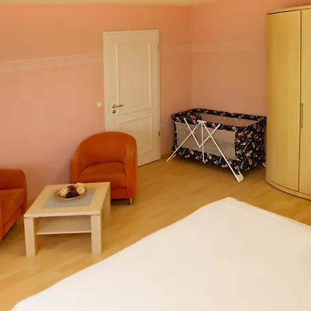 Laura 102 アパート