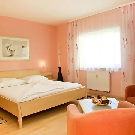 Laura 102 Kuehlungsborn